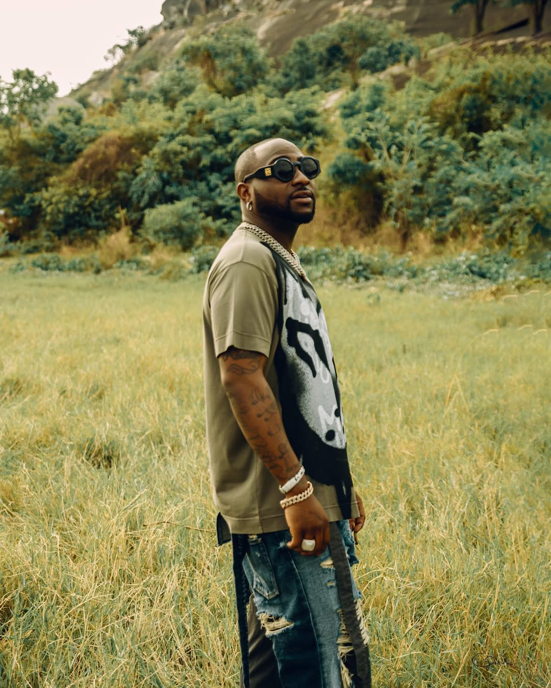 Photographing Davido in the long grass.